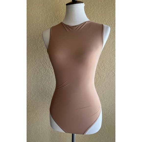 SKIMS Tops - SKIMS Kim Kardashian Jelly Sheer Crewneck Thong Bodysuit In Sienna Size S